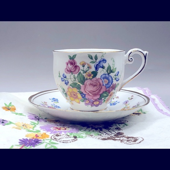 Aynsley D1356 Bone China Teacup and Saucer Garden Gate - Picture 1 of 7